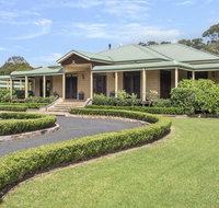 Reign Manor - large group accommodation - Tourism Caloundra