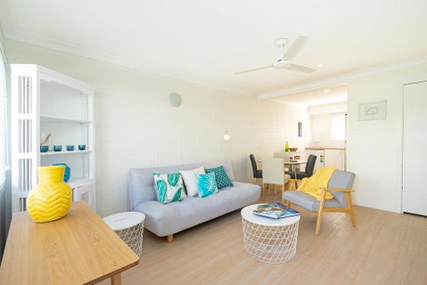Relaxed Beachside Experience On The Coast - Tourism Caloundra 0
