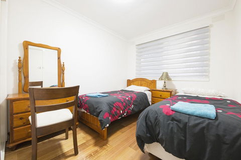 Rent Melbourne - Tourism Caloundra 2