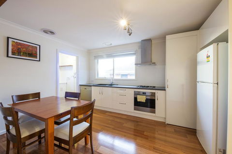 Rent Melbourne - Tourism Caloundra 0
