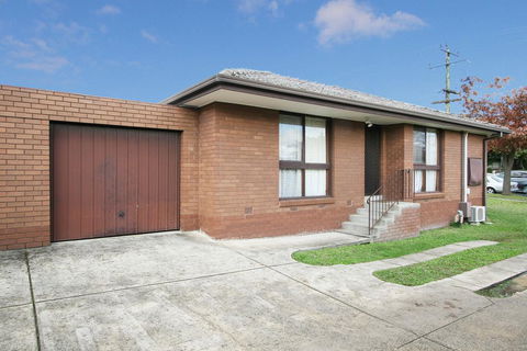 Rent Melbourne - Tourism Caloundra 1