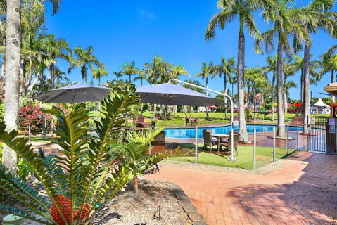Resort Style - The Oasis Resort Villa 7, 2 Landsborough Pde - Tourism Caloundra 1