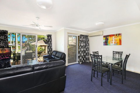 Resort Style - The Oasis Resort Villa 7, 2 Landsborough Pde - Tourism Caloundra 2