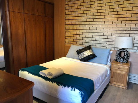 Retro 1bedroom Studio, Close To Airport&CBD - Tourism Caloundra 0