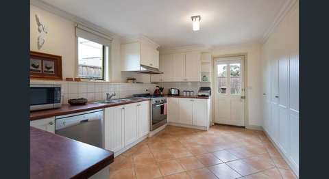 Roalies Farm House - Tourism Caloundra 3