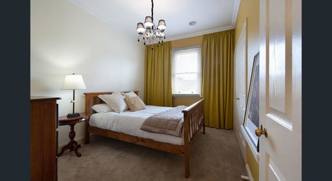 Roalies Farm House - Tourism Caloundra 1