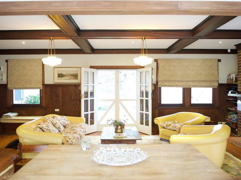 Robin Hill Manor - Rambling Retreat & Tennis Court - Tourism Caloundra 1