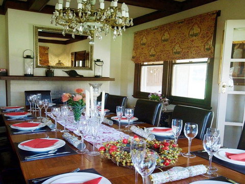 Robin Hill Manor - Rambling Retreat & Tennis Court - Tourism Caloundra 3