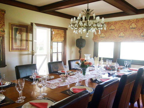 Robin Hill Manor - Rambling Retreat & Tennis Court - Tourism Caloundra 2