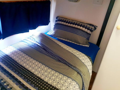 Rocks Retreat Cabin - Seal - Tourism Caloundra 2