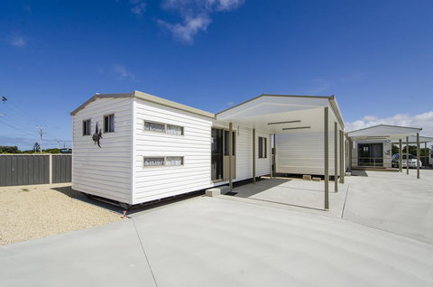 Rocks Retreat Cabin - Seal - Tourism Caloundra 0