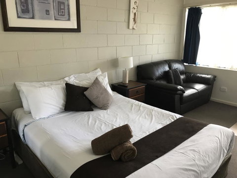 Rosebud Motel - Tourism Caloundra 1