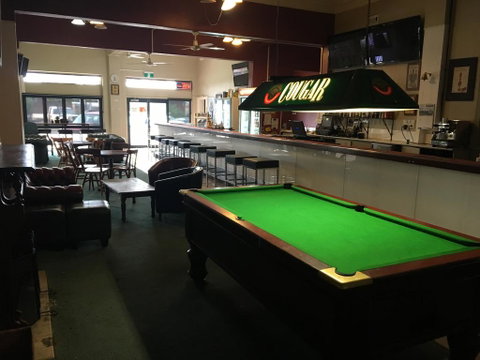 Royal Exchange Hotel - Tourism Caloundra 1