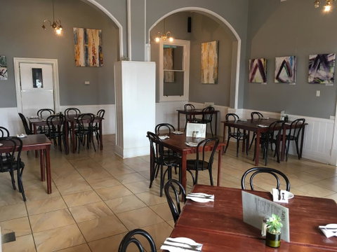 Royal Exchange Hotel - Tourism Caloundra 2
