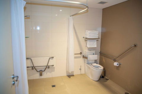 Royal Hotel Randwick - Tourism Caloundra 2