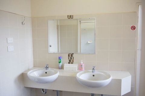 Royal Hotel Wyong - Tourism Caloundra 2
