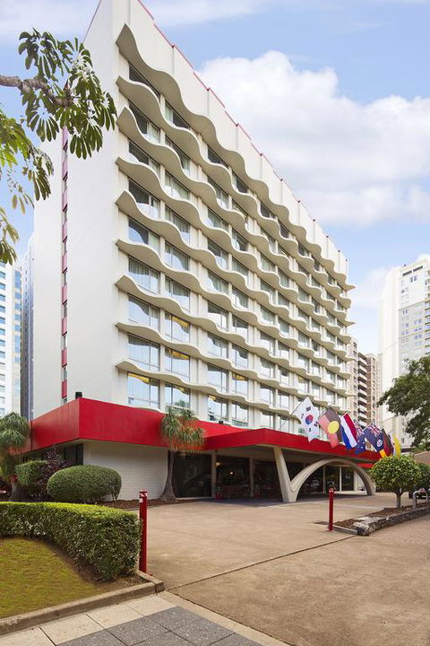 Royal On The Park - Tourism Caloundra 3