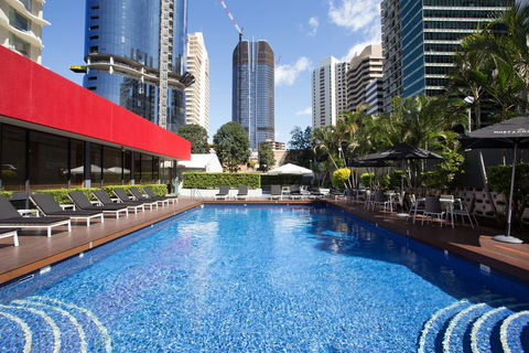 Royal On The Park - Tourism Caloundra 0