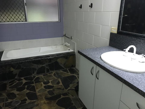 Royal Palm Cottage, Entire Two Bedroom 2 Bathroom House With Pool - Tourism Caloundra 3