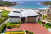 Sails on the Beachfront - Exclusive Seaside Home