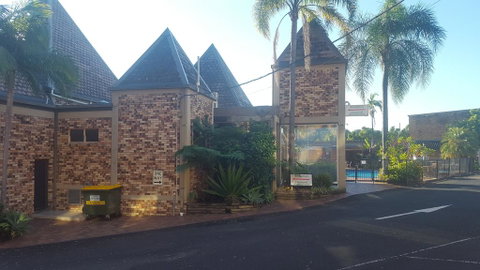Sanctuary Resort Motor Inn - Tourism Caloundra 0