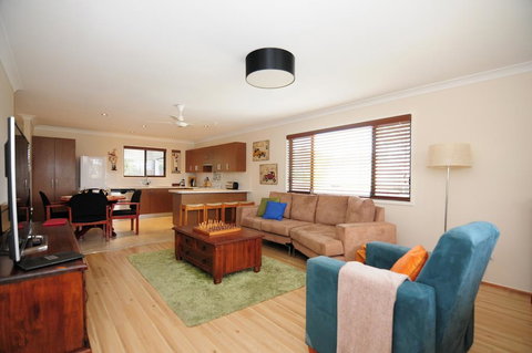 Sandy Feet Getaway - Tourism Caloundra 2