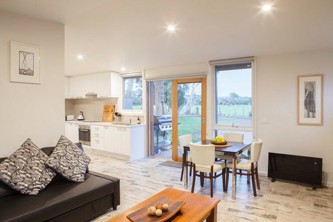 Sandy Point Hideaway - Tourism Caloundra 0