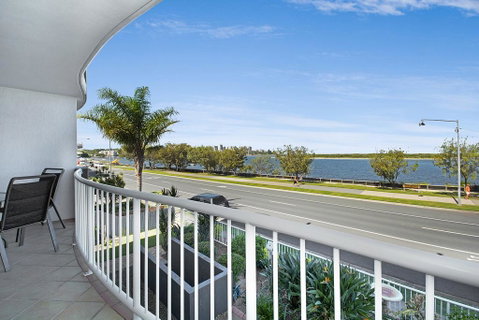 Sandy Shores Luxury Holiday Units - Tourism Caloundra 3