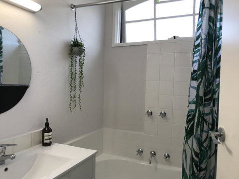 Santa Monica Apartment - Tourism Caloundra 1