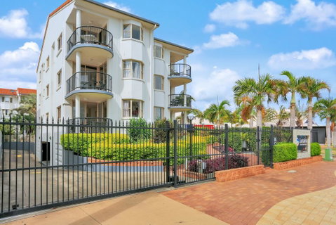 Santalina Beach Gem - Tourism Caloundra 0