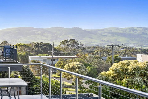 SEA SPECTACULAR - Seconds From The Beach! - Tourism Caloundra 1