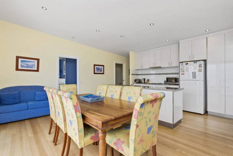 SEA SPECTACULAR - Seconds From The Beach! - Tourism Caloundra 3