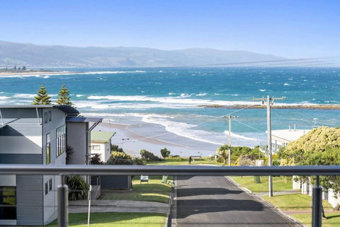 SEA SPECTACULAR - Seconds From The Beach! - Tourism Caloundra 0