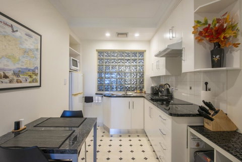 Searenity Holiday Accommodation - Tourism Caloundra 2