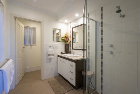 Searenity Holiday Accommodation - Tourism Caloundra 1