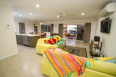 Seas The Day - Tourism Caloundra 0