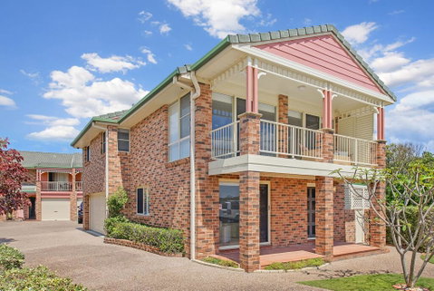 SEASCAPE - An Enticing Lakeside Escape - Tourism Caloundra 3