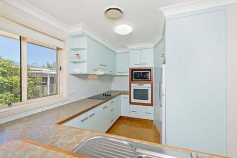 SEASCAPE - An Enticing Lakeside Escape - Tourism Caloundra 2