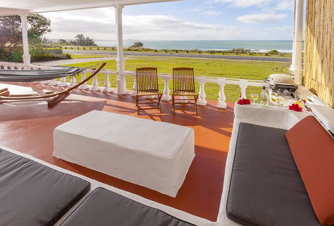 Seascape Beach House - Tourism Caloundra 1