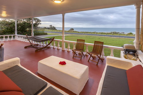 Seascape Beach House - Tourism Caloundra 0