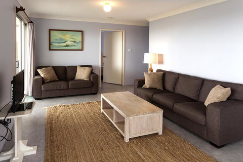 Seascape Beach House - Tourism Caloundra 3