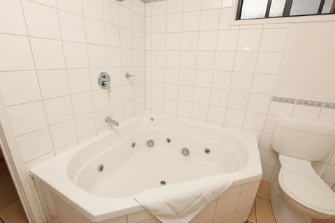 Seaview Motel & Apartments - Tourism Caloundra 1