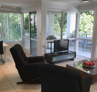 Secluded tropical apartment - Tourism Caloundra