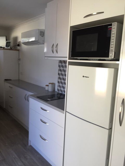 Self Contained Cabin - Tourism Caloundra 2
