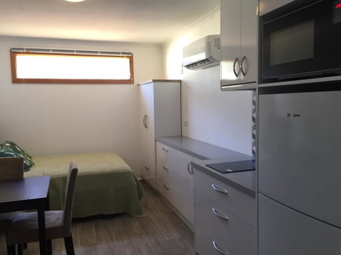 Self Contained Cabin - Tourism Caloundra 3