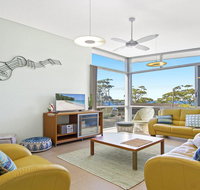 Serene - spacious air conditioned accommodation - Tourism Caloundra