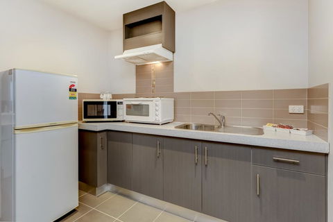 Seymours On Lydiard - Tourism Caloundra 3