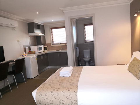 Seymours On Lydiard - Tourism Caloundra 1