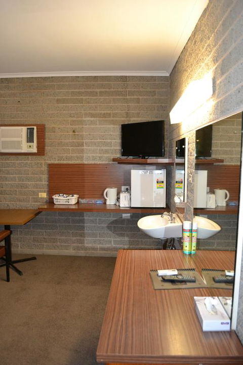 Shamrock Hotel Motel Balranald - Tourism Caloundra 1