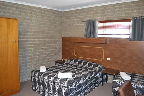 Shamrock Hotel Motel Balranald - Tourism Caloundra 2